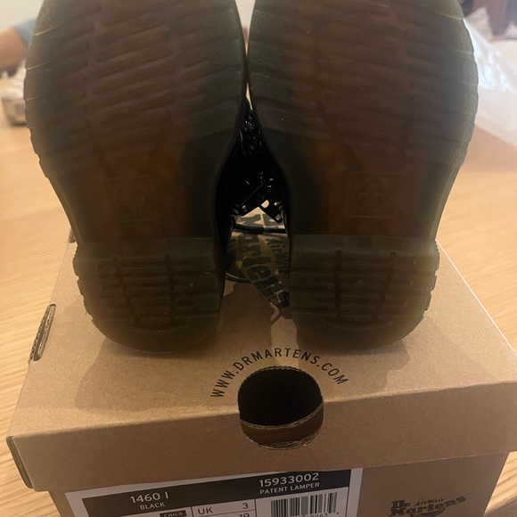 Toddler doc Martens only worn a couple of times size 4 - Picture 4 of 5